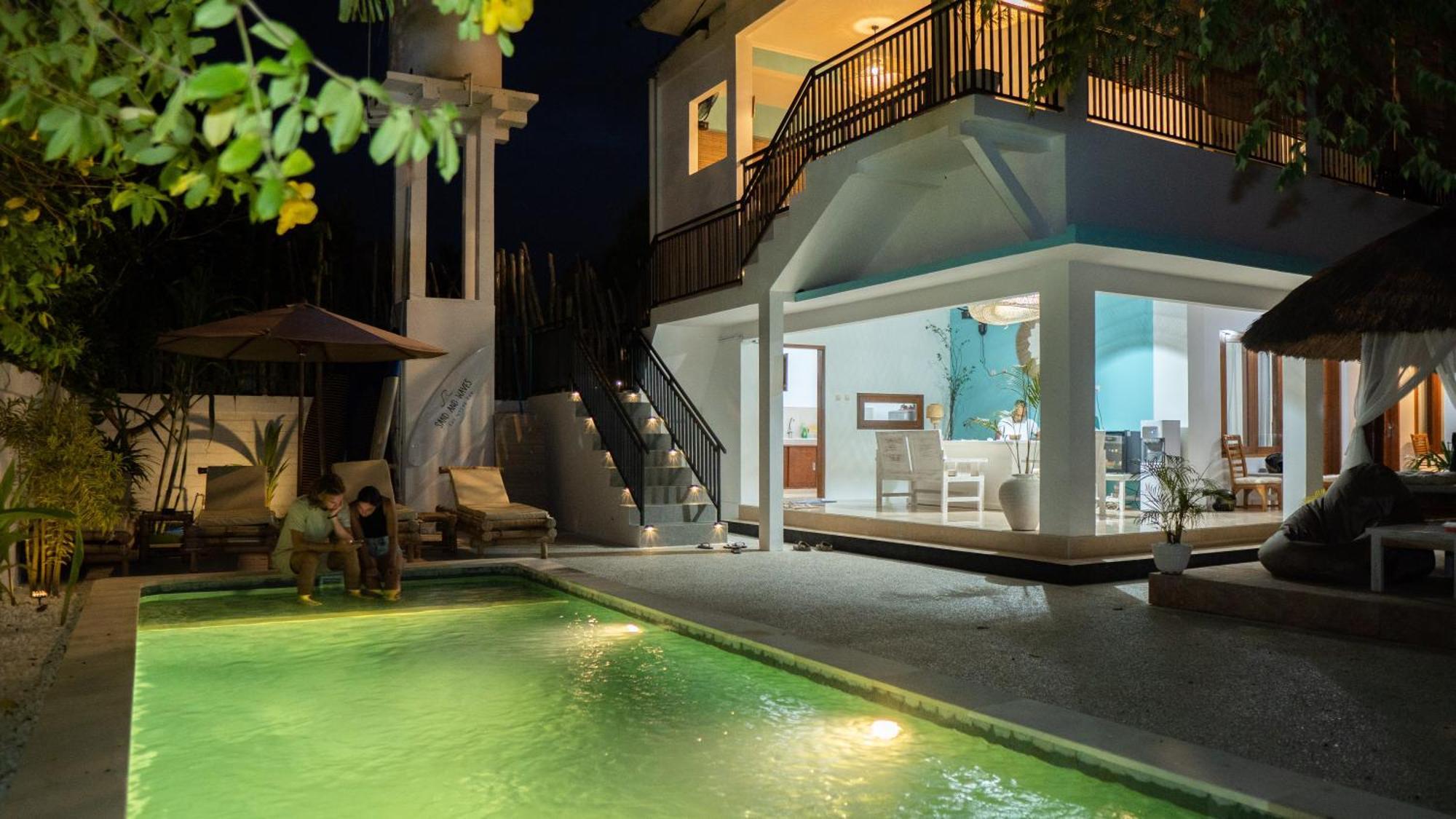Апартаменты The White Bay Lombok Kuta  Экстерьер фото